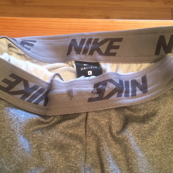 Nike sweatpants - Picture 2 of 4